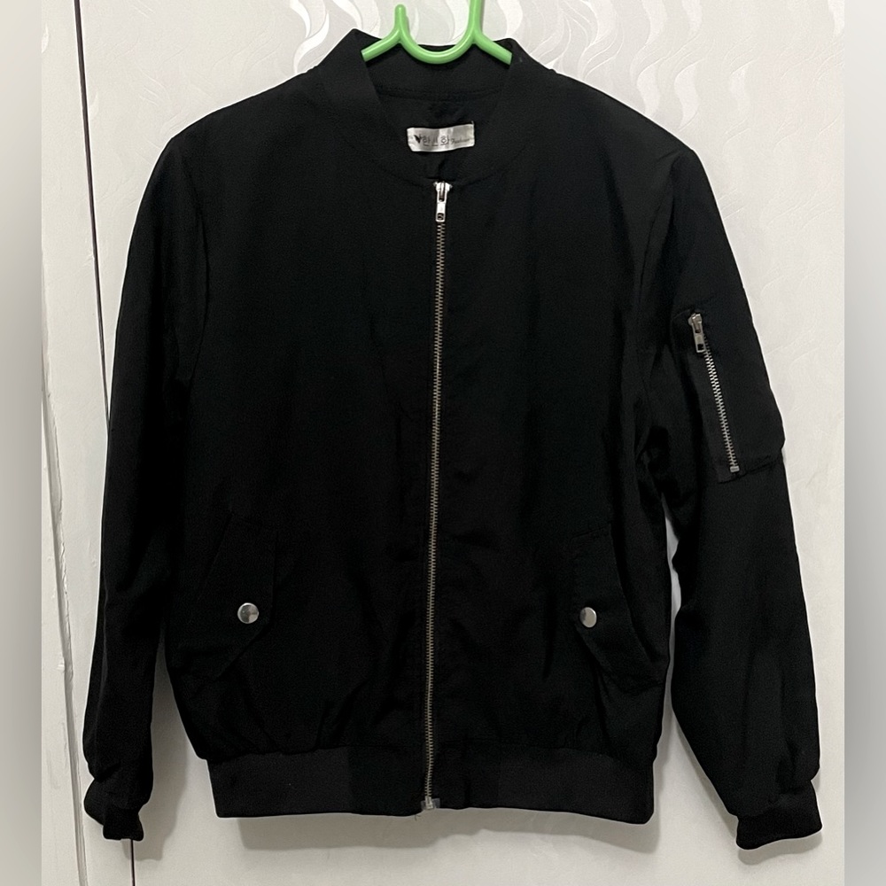 Korean bomber jacketš¤ ā¢Size:smallā¢fabric:polyester blend viscoseā¢Colour:Black - Picture 1 of 3